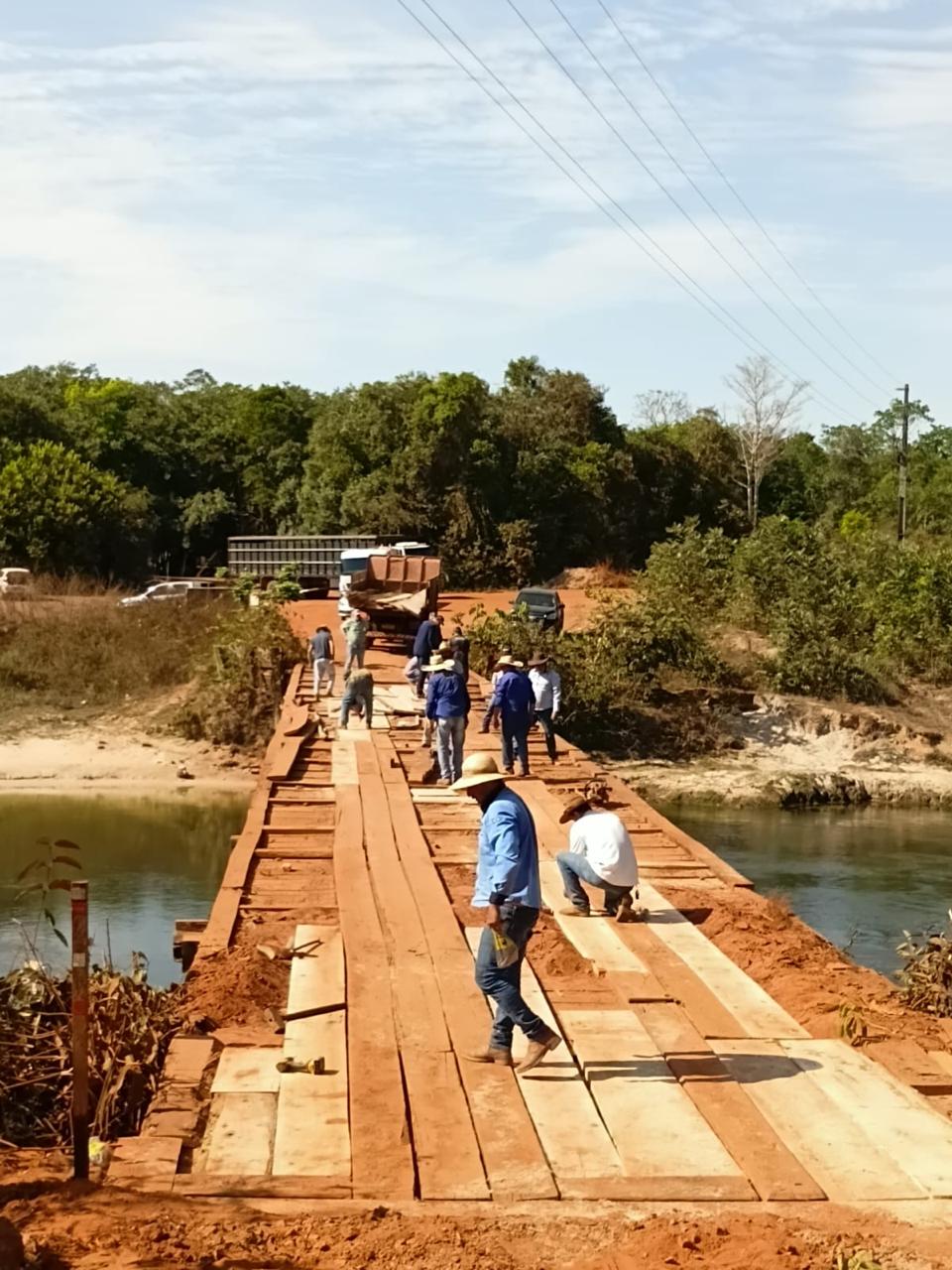 Produtores se unem para realizar manutenção preventiva na ponte do Rio Cravari, acesso ao P.A. Tibagi