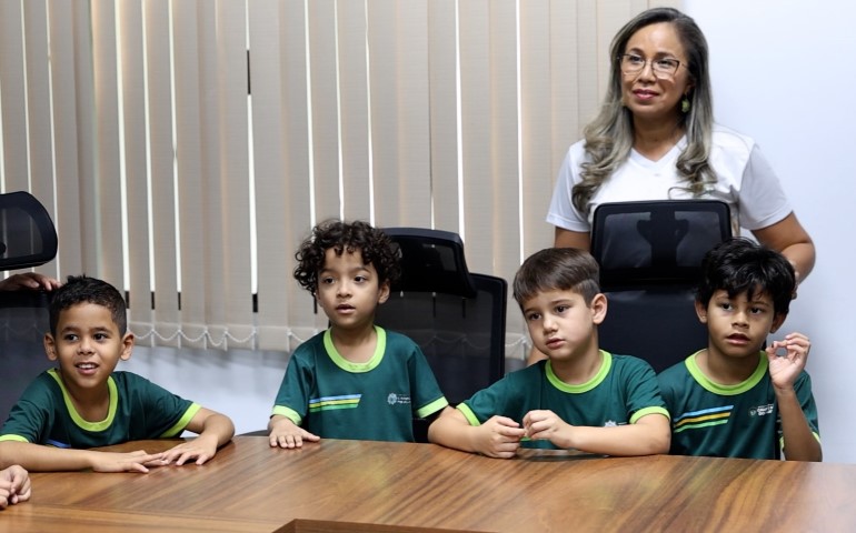 Alunos da Escola José Delfino conhecem a Câmara Municipal e o trabalho dos parlamentares