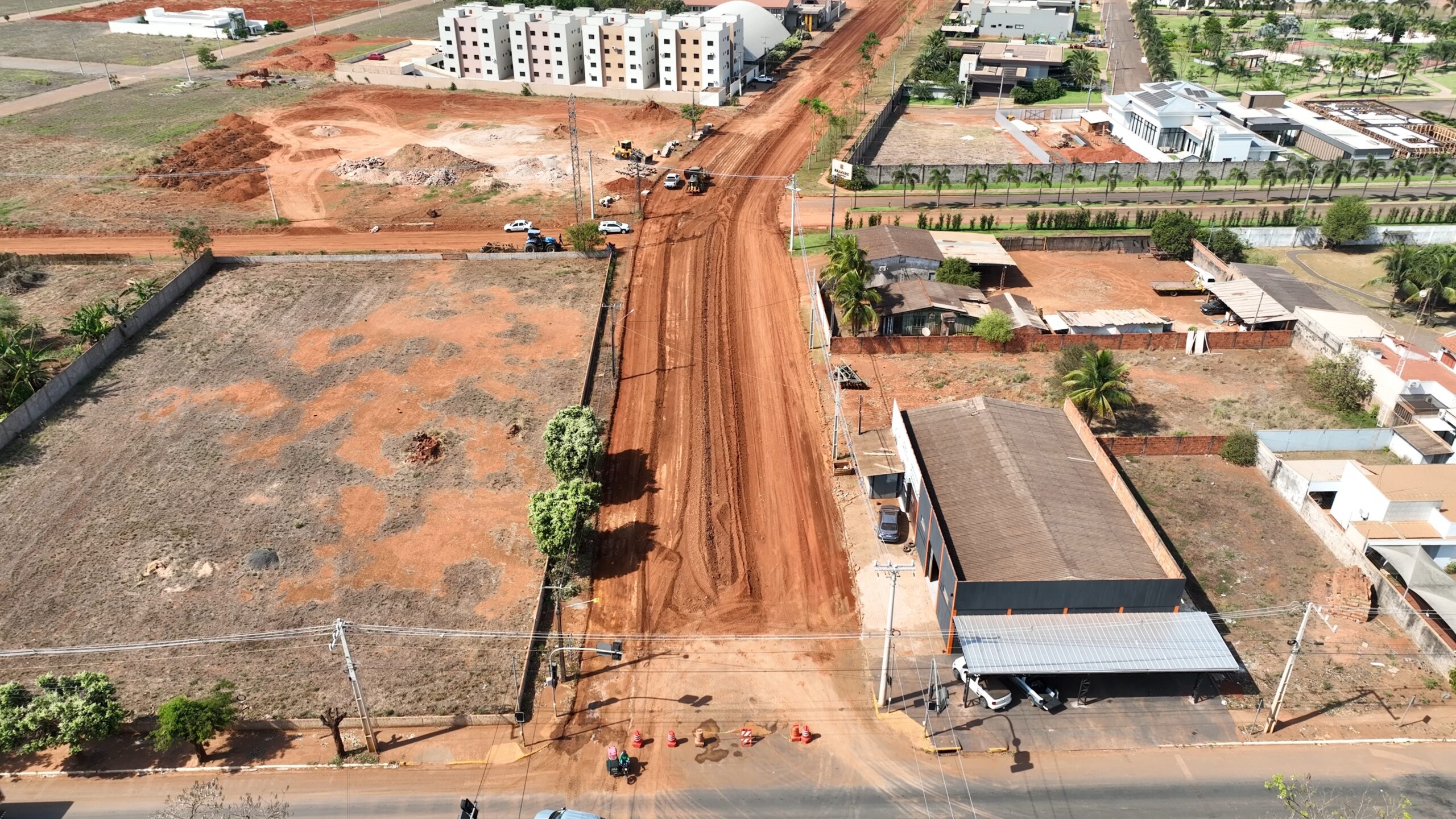 Avenida Brasil recebe obras de drenagem e pavimentação em Campo Novo do Parecis