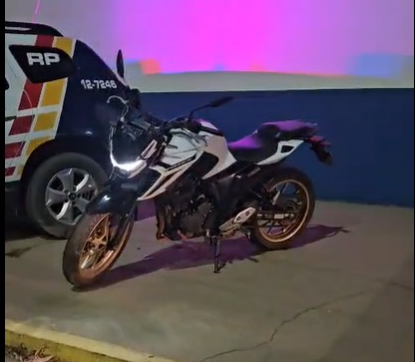 Operação conjunta prende suspeito por tráfico de drogas e recupera moto furtada em Campos de Júlio
