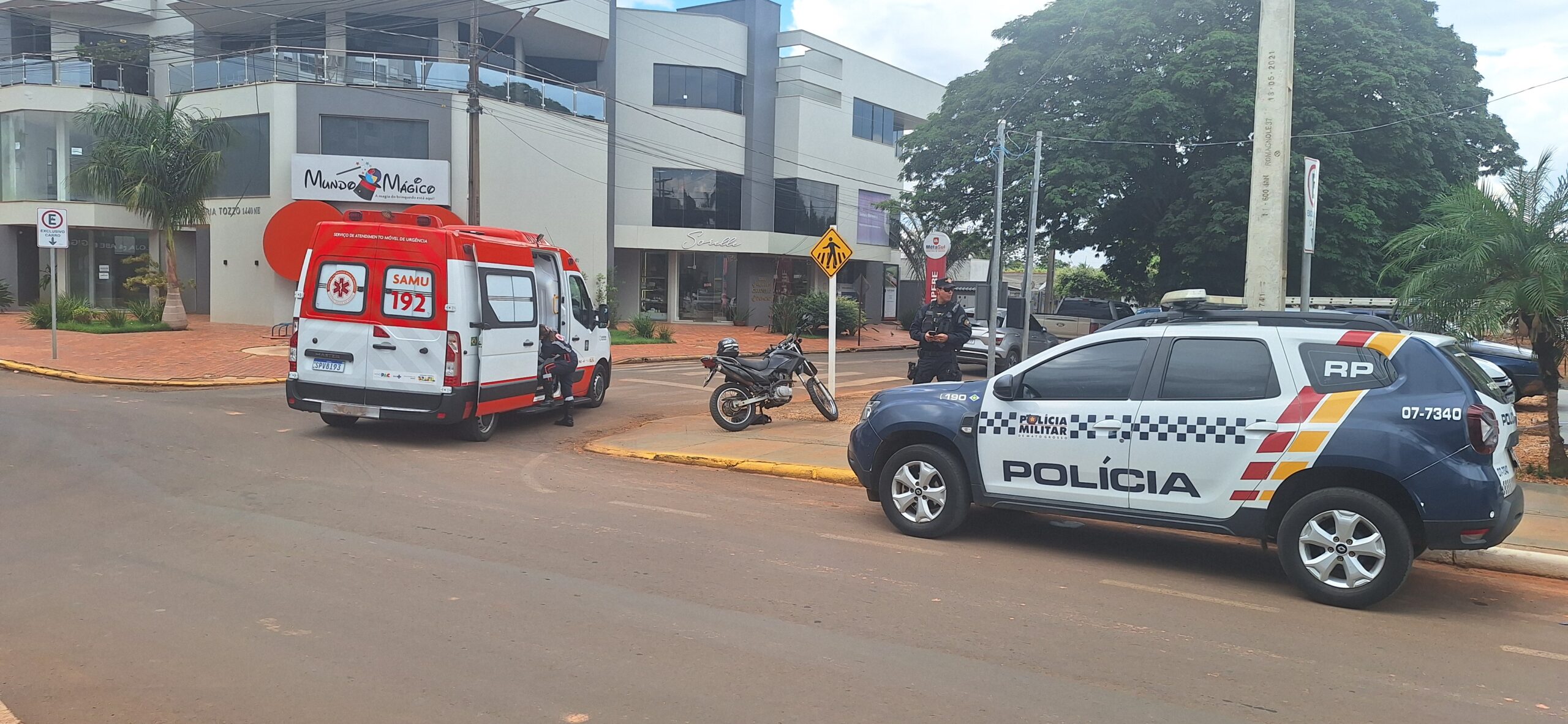 Motociclista fica ferido após acidente com caminhonete no centro de Campo Novo do Parecis