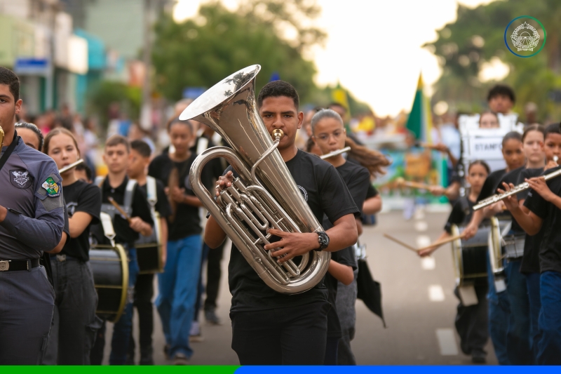 Banda marcial se apresenta durante o Desfile Cívico dos 32 anos de Sapezal, MT